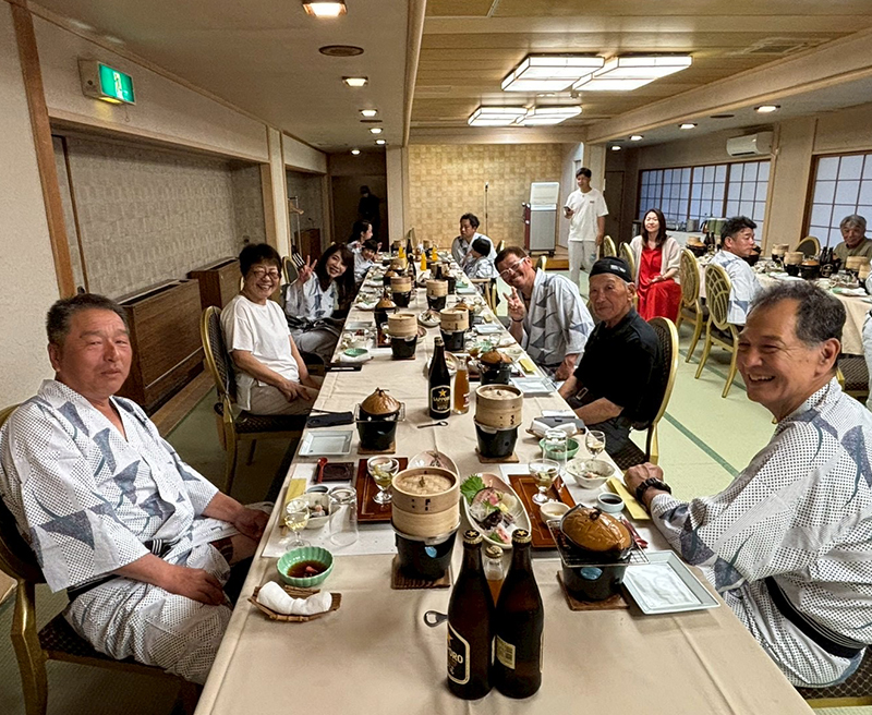社員同士が交流する懇親会の様子