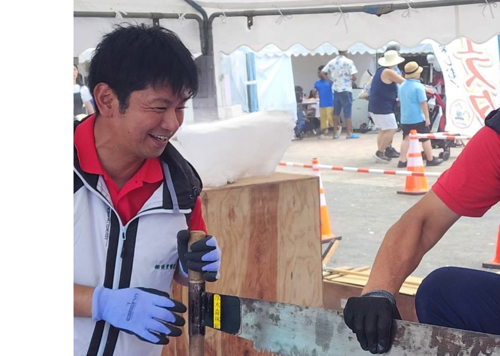 現場作業を行う前里興業の土木作業員
