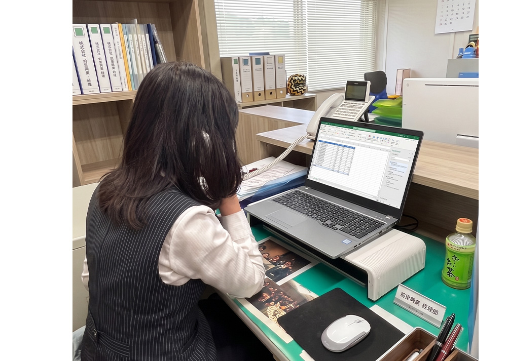 前里興業の経理事務スタッフ